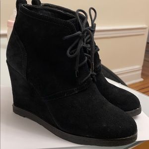 Vince Camuto black leather wedges